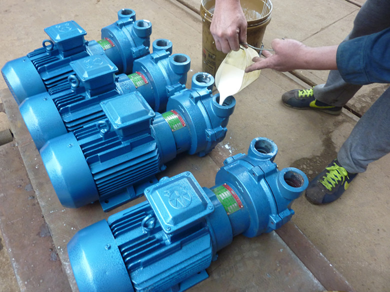 佛真還為2BVF水環(huán)式真空泵特制防銹潤滑液 使防銹效果更好、轉(zhuǎn)動(dòng)更加流暢，效果更好！