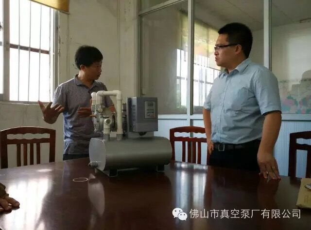 佛真為客戶介紹新產(chǎn)品